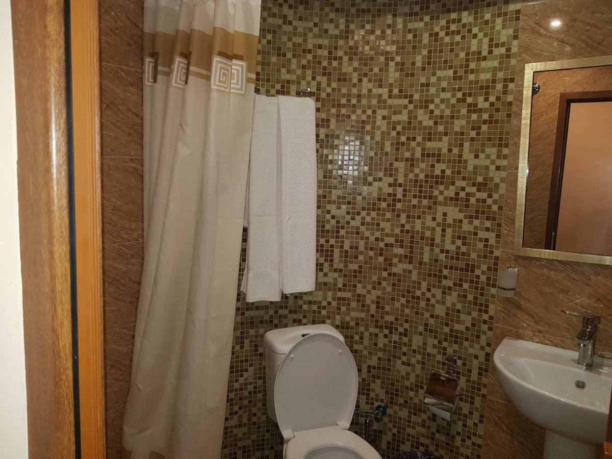 Prime Hotel Tours Jerevan Exteriör bild