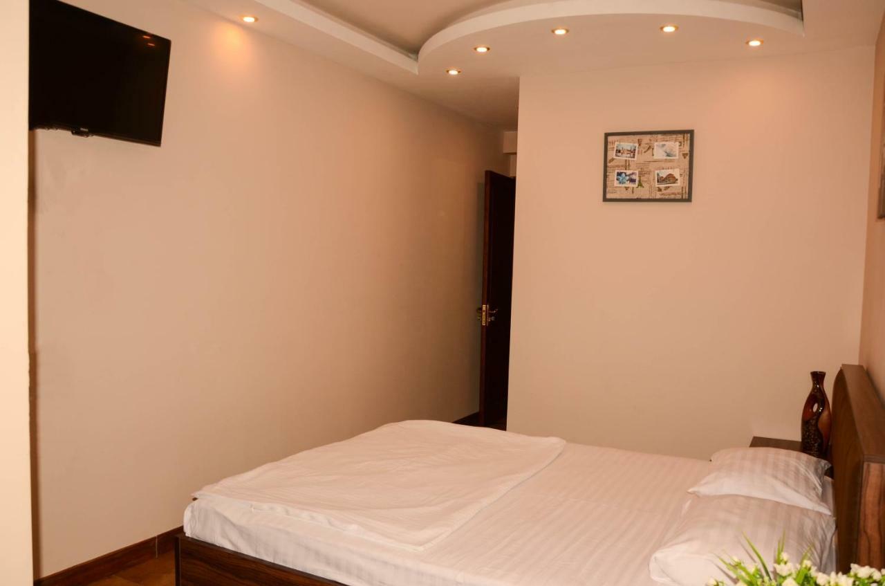 Prime Hotel Tours Jerevan Exteriör bild
