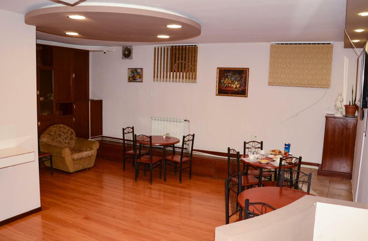 Prime Hotel Tours Jerevan Exteriör bild