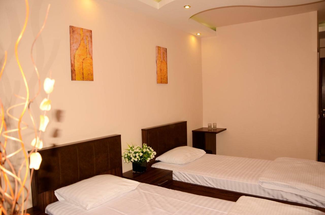 Prime Hotel Tours Jerevan Exteriör bild