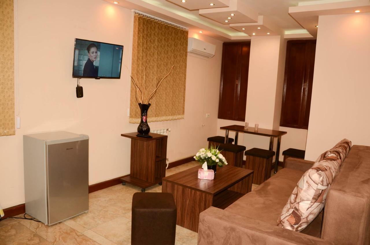 Prime Hotel Tours Jerevan Exteriör bild