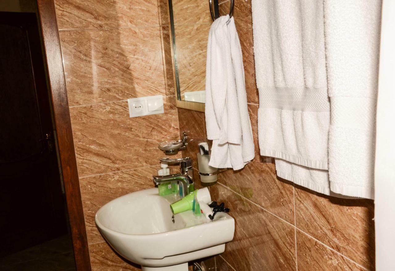 Prime Hotel Tours Jerevan Exteriör bild