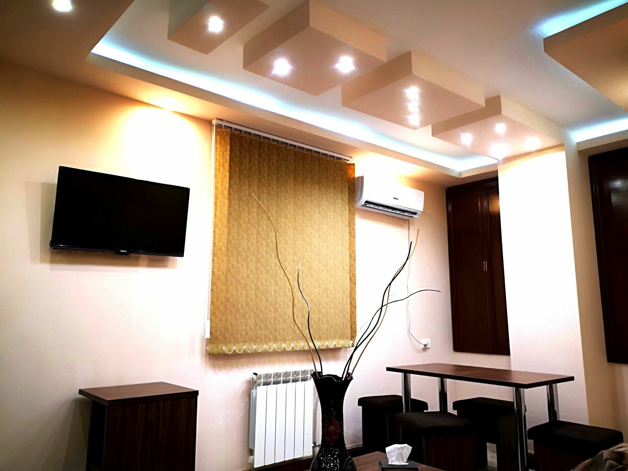 Prime Hotel Tours Jerevan Exteriör bild