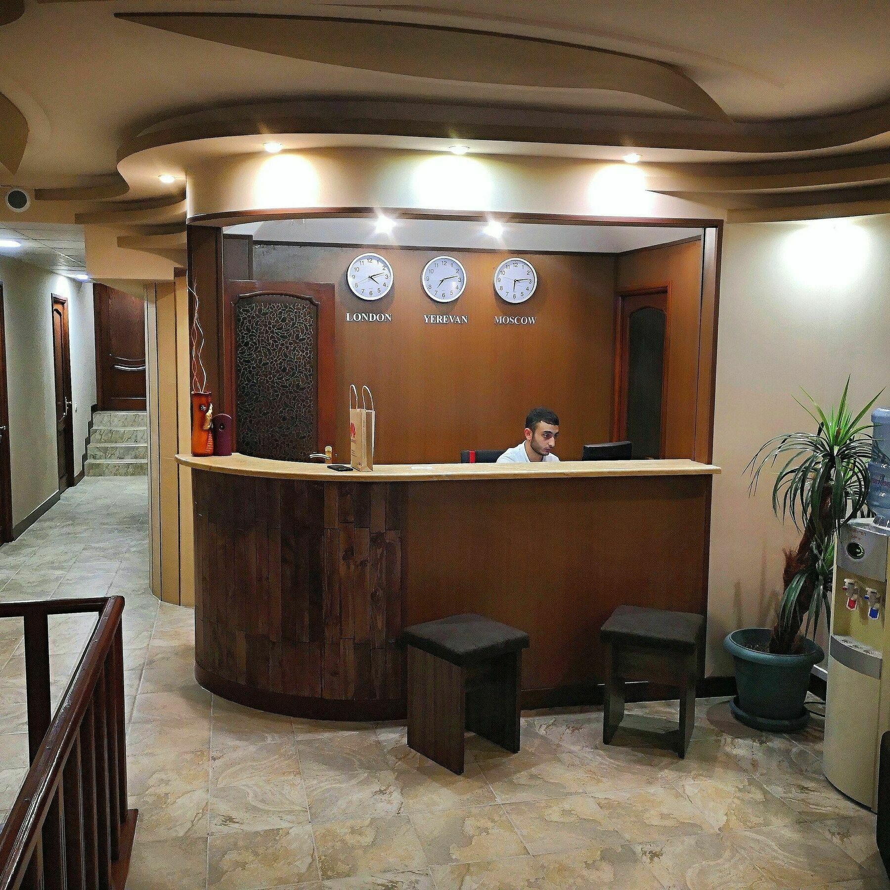 Prime Hotel Tours Jerevan Exteriör bild